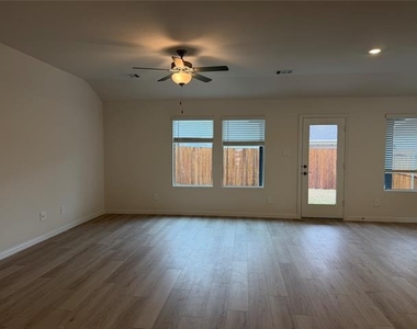 716 Edgehurst Drive - Photo Thumbnail 7