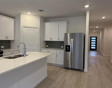 716 Edgehurst Drive - Photo Thumbnail 8