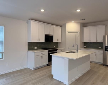 716 Edgehurst Drive - Photo Thumbnail 9