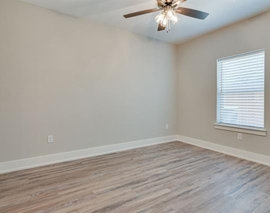 115 W Jones - Photo Thumbnail 12