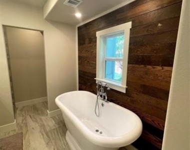 104 Charter Street - Photo Thumbnail 8