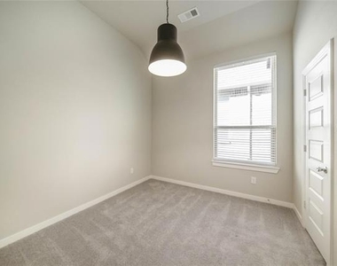 1113 Sheldon Drive - Photo Thumbnail 5