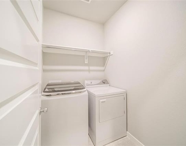 1113 Sheldon Drive - Photo Thumbnail 7