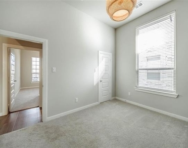 1113 Sheldon Drive - Photo Thumbnail 3