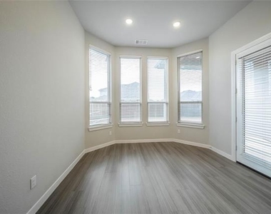 1113 Sheldon Drive - Photo Thumbnail 15