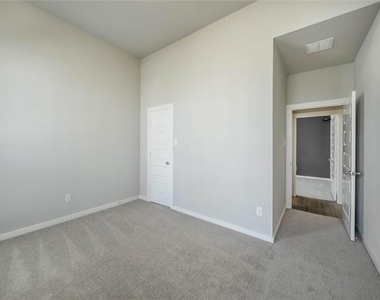 1113 Sheldon Drive - Photo Thumbnail 4