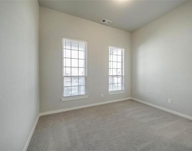 1113 Sheldon Drive - Photo Thumbnail 2