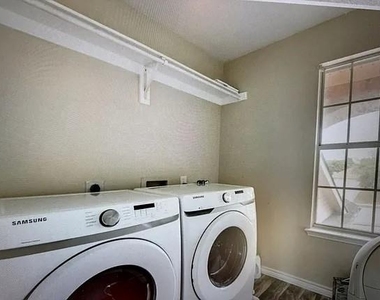 322 Ashley Oak Lane - Photo Thumbnail 3