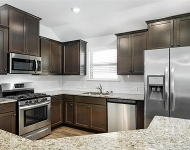 716 Bluebird Way - Photo Thumbnail 2