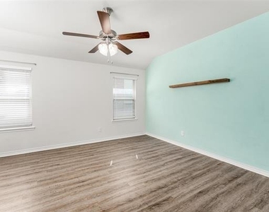 716 Bluebird Way - Photo Thumbnail 5