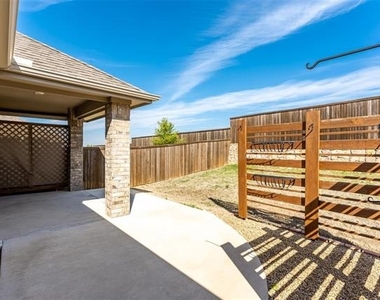 716 Bluebird Way - Photo Thumbnail 13