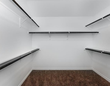716 Bluebird Way - Photo Thumbnail 6