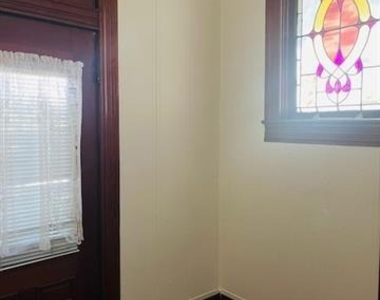 626 W Chestnut Street - Photo Thumbnail 3