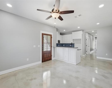 1309 S 5th Avenue - Photo Thumbnail 2