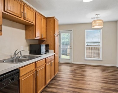 316 Matlock Meadow Drive - Photo Thumbnail 5