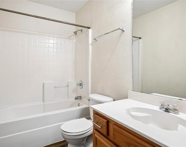 316 Matlock Meadow Drive - Photo Thumbnail 10