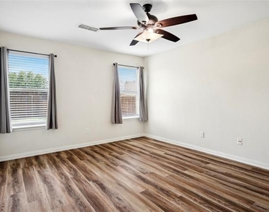 316 Matlock Meadow Drive - Photo Thumbnail 6