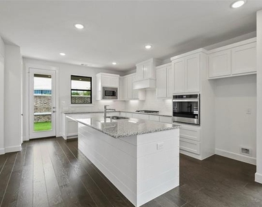 946 Switchgrass Lane - Photo Thumbnail 8