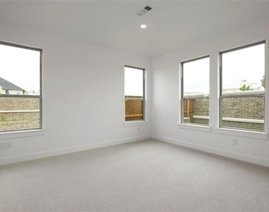 946 Switchgrass Lane - Photo Thumbnail 11