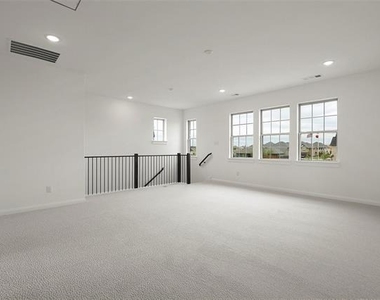 946 Switchgrass Lane - Photo Thumbnail 12