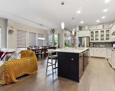 6304 Exeter Avenue - Photo Thumbnail 11