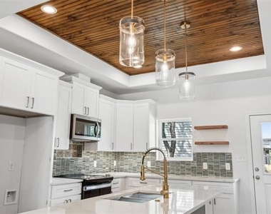 5718 Barkridge Drive - Photo Thumbnail 11
