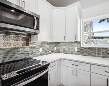 5718 Barkridge Drive - Photo Thumbnail 7
