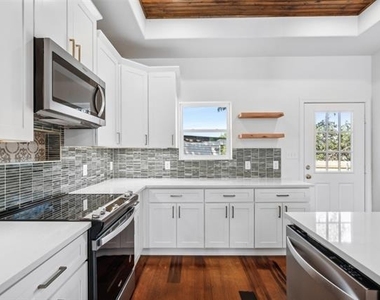 5718 Barkridge Drive - Photo Thumbnail 8