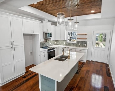 5718 Barkridge Drive - Photo Thumbnail 10