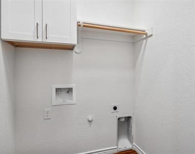 5718 Barkridge Drive - Photo Thumbnail 22