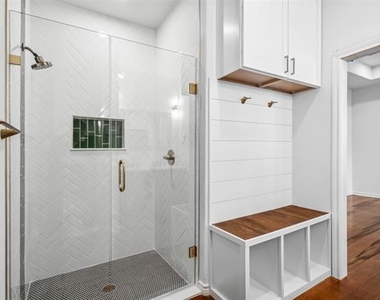 5718 Barkridge Drive - Photo Thumbnail 4