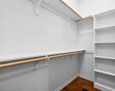 5718 Barkridge Drive - Photo Thumbnail 17
