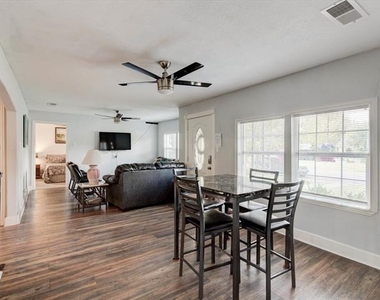 2801 W Biddison Street - Photo Thumbnail 7
