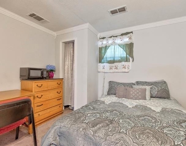 2801 W Biddison Street - Photo Thumbnail 17