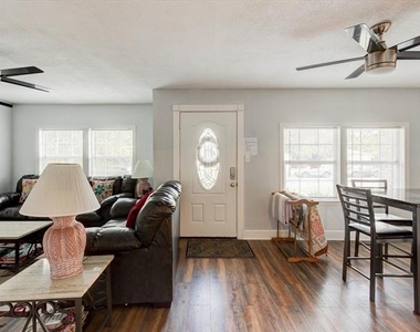 2801 W Biddison Street - Photo Thumbnail 3
