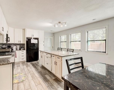2801 W Biddison Street - Photo Thumbnail 11