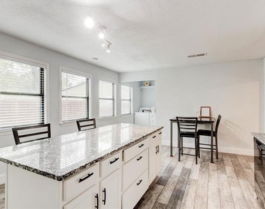 2801 W Biddison Street - Photo Thumbnail 15