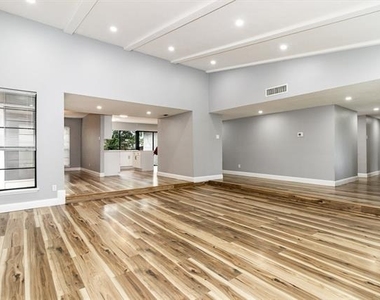4716 Roberts Drive - Photo Thumbnail 10