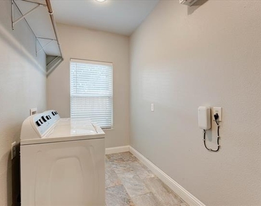 2521 Benbrook Boulevard - Photo Thumbnail 24