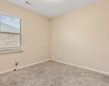 1431 Park Trails Boulevard - Photo Thumbnail 10