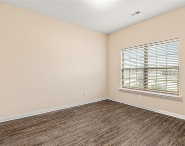 1431 Park Trails Boulevard - Photo Thumbnail 6