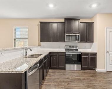1431 Park Trails Boulevard - Photo Thumbnail 3