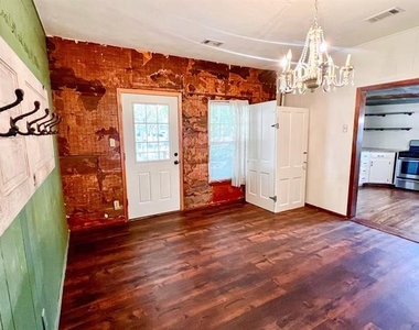 182 Douglas Street - Photo Thumbnail 10