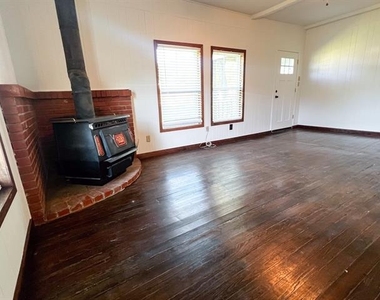 182 Douglas Street - Photo Thumbnail 4