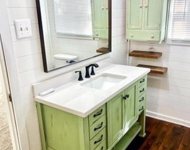 182 Douglas Street - Photo Thumbnail 16