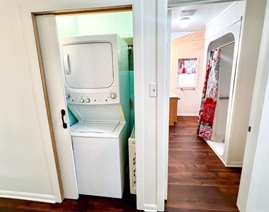 182 Douglas Street - Photo Thumbnail 12