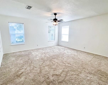 182 Douglas Street - Photo Thumbnail 13