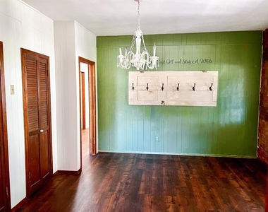 182 Douglas Street - Photo Thumbnail 8