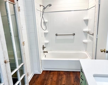 182 Douglas Street - Photo Thumbnail 18