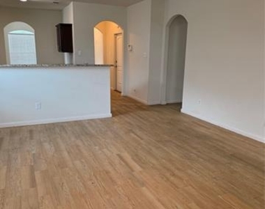 6320 White Jade Drive - Photo Thumbnail 4